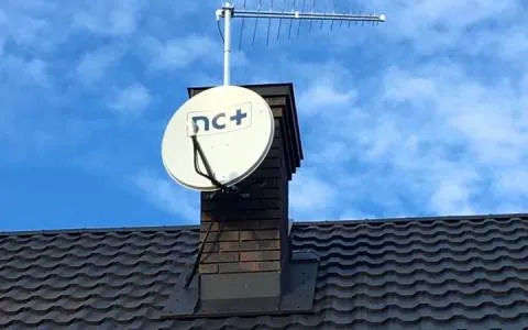 glowna_testy – Image 14 Antena satelitarna CANAL+ na dachu