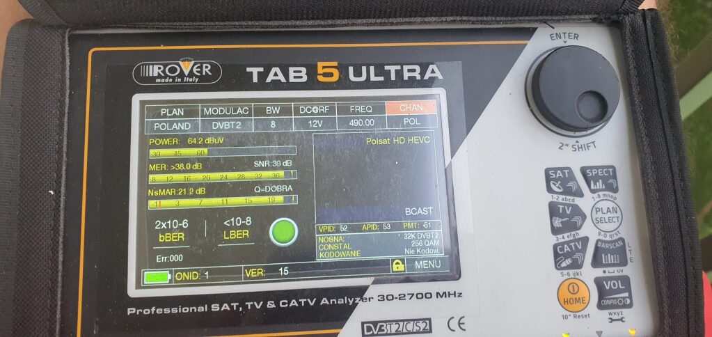 Miernik Rover TAB 5 Ultra podczas diagnostyki sygnału DVB-T