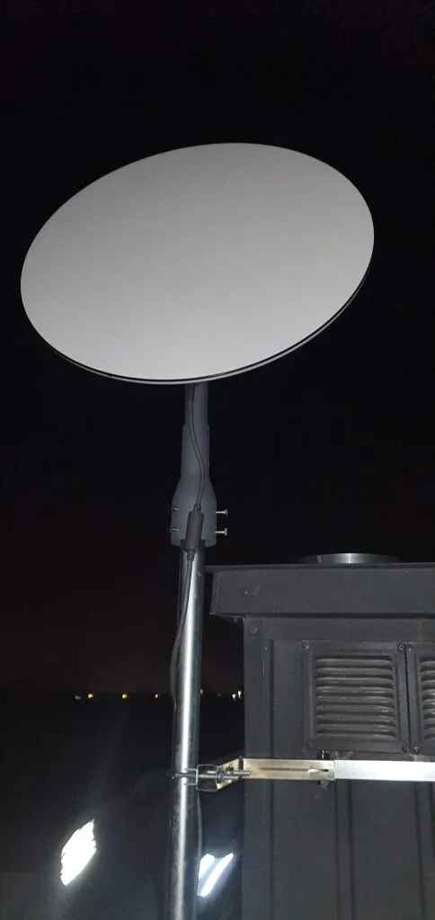 Gotowy montaż anteny Starlink na kominie