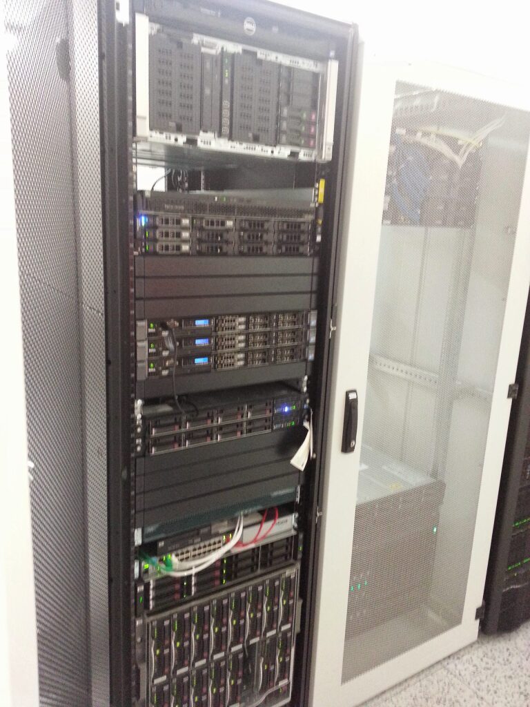 Montaż w naszym wykonaniu szafy RACK